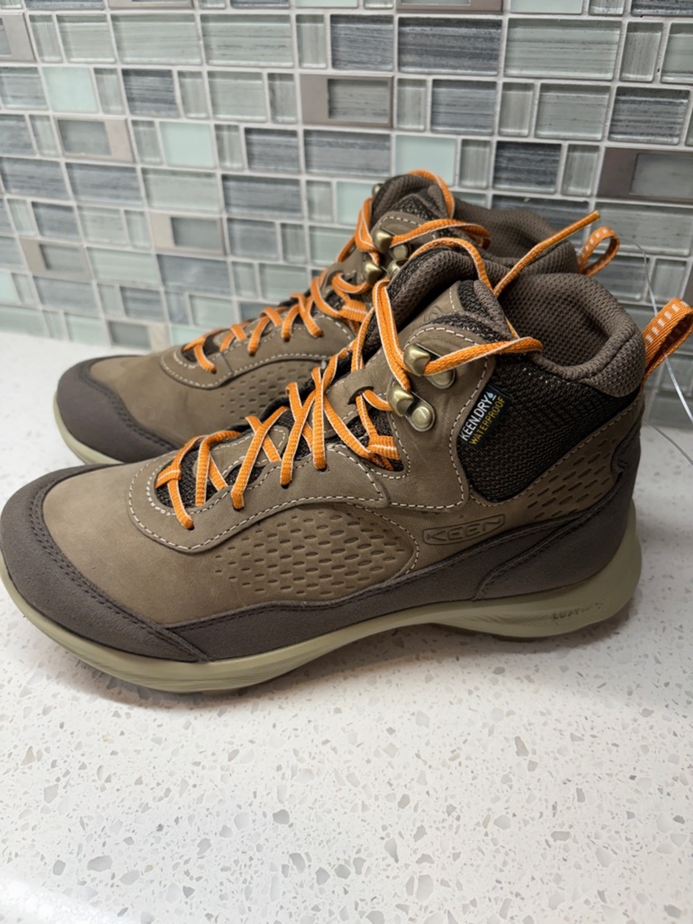 KEEN Terradora Explorer Waterproof Women’s Mid Hiking Boots Size 6